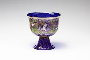 MANIFATTURA MURANESE - Coppa in vetro blu decorato a smalti  policromi.