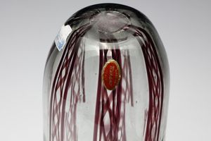 MANIFATTURA MURANESE : Vaso trasparente decorato da canne di zanfirico color ametista  - Asta Asta 376 | VETRI DI MURANO E DEL XX SECOLO E CERAMICHE - VETRI DI MURANO E FRANCESI, CERAMICHE Virtuale - Associazione Nazionale - Case d'Asta italiane