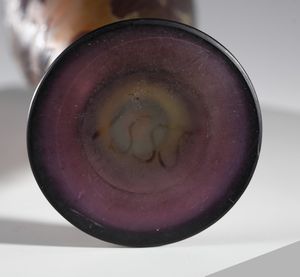 GALL� : Vaso in vetro doppio con decorazione di fogliame e clematidi in fiore nei toni del rosso finemente inciso ad acido su fondo arancione  - Asta Asta 376 | VETRI DI MURANO E DEL XX SECOLO E CERAMICHE - VETRI DI MURANO E FRANCESI, CERAMICHE Virtuale - Associazione Nazionale - Case d'Asta italiane