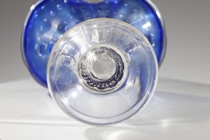 MANIFATTURA MURANESE : Vaso in vetro trasparente sfumato blu  - Asta Asta 376 | VETRI DI MURANO E DEL XX SECOLO E CERAMICHE - VETRI DI MURANO E FRANCESI, CERAMICHE Virtuale - Associazione Nazionale - Case d'Asta italiane