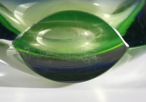 MANIFATTURA MURANESE : Vaso in vetro sommerso  blu e giallo a sezione schiacciata  - Asta Asta 376 | VETRI DI MURANO E DEL XX SECOLO E CERAMICHE - VETRI DI MURANO E FRANCESI, CERAMICHE Virtuale - Associazione Nazionale - Case d'Asta italiane