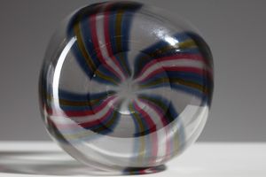 MANIFATTURA MURANESE : Coppia di vasi decorati a canne colorate. Superficie iridata  - Asta Asta 376 | VETRI DI MURANO E DEL XX SECOLO E CERAMICHE - VETRI DI MURANO E FRANCESI, CERAMICHE Virtuale - Associazione Nazionale - Case d'Asta italiane