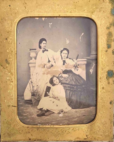 Rara fotografia, Sicilia XIX secolo Donne nobili  - Asta Oltre 300 lotti ad offerta libera - Associazione Nazionale - Case d'Asta italiane