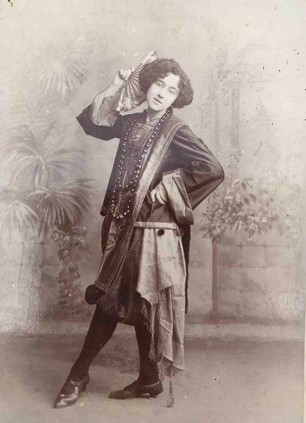 Hellis & Sons e altri fotografi. Lotto di 11 foto d�epoca  - Asta Oltre 300 lotti ad offerta libera - Associazione Nazionale - Case d'Asta italiane