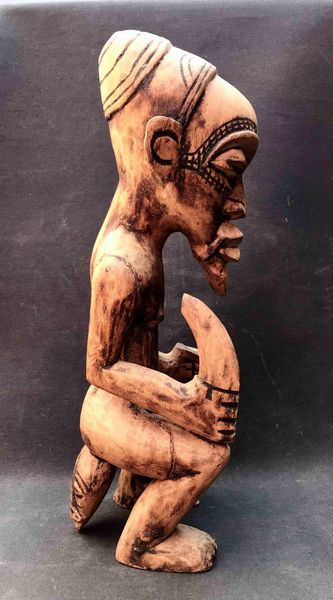 Arte africana. Personaggio seduto  - Asta Oltre 300 lotti ad offerta libera - Associazione Nazionale - Case d'Asta italiane