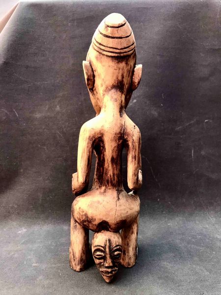 Arte africana. Personaggio seduto  - Asta Oltre 300 lotti ad offerta libera - Associazione Nazionale - Case d'Asta italiane