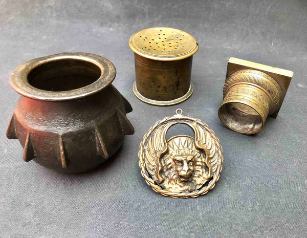 4 antichi oggetti in bronzo  - Asta Oltre 300 lotti ad offerta libera - Associazione Nazionale - Case d'Asta italiane