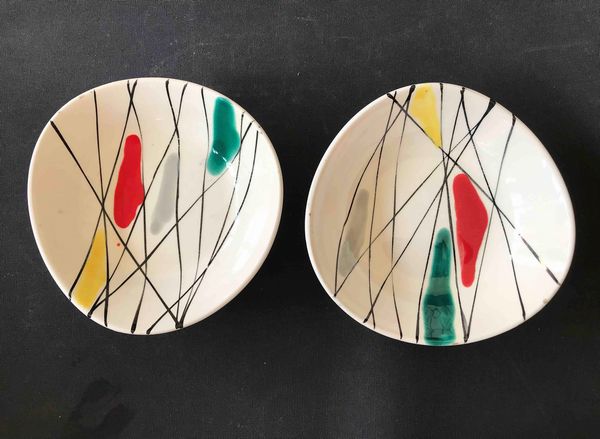 Coppia di piattini dipinti. Industria ceramica vicentina. Anni'50  - Asta Oltre 300 lotti ad offerta libera - Associazione Nazionale - Case d'Asta italiane