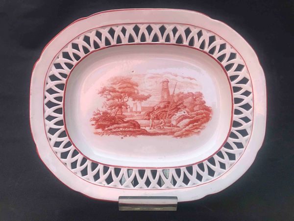 Vassoio in terraglia traforata. Davenport, XIX secolo  - Asta Oltre 300 lotti ad offerta libera - Associazione Nazionale - Case d'Asta italiane