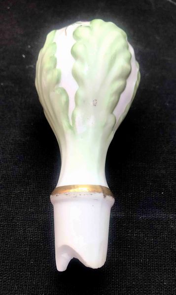 Bottiglia in porcellana dipinta. XX secolo  - Asta Oltre 300 lotti ad offerta libera - Associazione Nazionale - Case d'Asta italiane