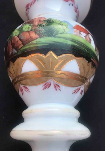 Vaso in vetro opalino dipinto, dorato e inciso. XIX secolo  - Asta Oltre 300 lotti ad offerta libera - Associazione Nazionale - Case d'Asta italiane