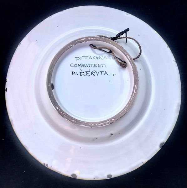 Grande piatto da parata dipinto. Ditta Grazia combattenti Deruta. XX secolo  - Asta Oltre 300 lotti ad offerta libera - Associazione Nazionale - Case d'Asta italiane