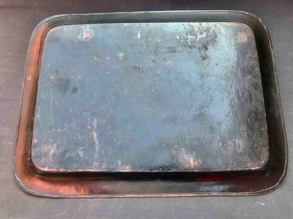 Guantiera in latta dipinta e dorata. XIX secolo  - Asta Oltre 300 lotti ad offerta libera - Associazione Nazionale - Case d'Asta italiane