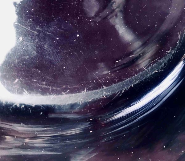 Due antichi piatti in vetro soffiato. Probabile XVIII.XIX secolo  - Asta Oltre 300 lotti ad offerta libera - Associazione Nazionale - Case d'Asta italiane