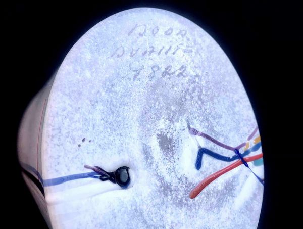 Bertil Vallien (Sollentuna 1938). Vaso in vetro bianco incolore con applicazioni a filamenti policromi  - Asta Oltre 300 lotti ad offerta libera - Associazione Nazionale - Case d'Asta italiane