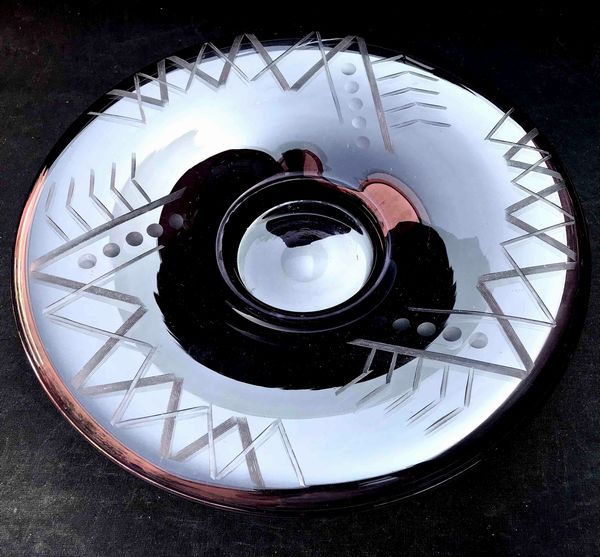 Piatto dec� inciso alla mola in vetro violetto anni'30  - Asta Oltre 300 lotti ad offerta libera - Associazione Nazionale - Case d'Asta italiane