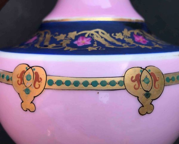Vecchio vaso in porcellana montato a lampada  - Asta Oltre 300 lotti ad offerta libera - Associazione Nazionale - Case d'Asta italiane