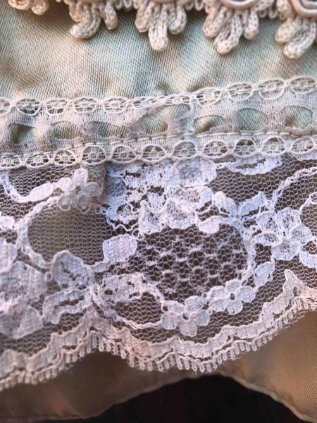 Vestitino ricamato e dipinto  - Asta Oltre 300 lotti ad offerta libera - Associazione Nazionale - Case d'Asta italiane