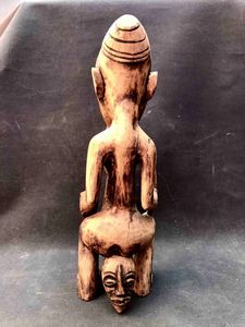 Arte africana. Personaggio seduto  - Asta Oltre 300 lotti ad offerta libera - Associazione Nazionale - Case d'Asta italiane