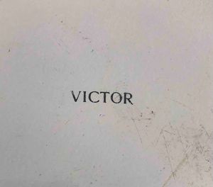 Marca Victor. Coppia di piatti in alluminio decorato  - Asta Oltre 300 lotti ad offerta libera - Associazione Nazionale - Case d'Asta italiane