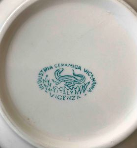 Coppia di piattini dipinti. Industria ceramica vicentina. Anni'50  - Asta Oltre 300 lotti ad offerta libera - Associazione Nazionale - Case d'Asta italiane