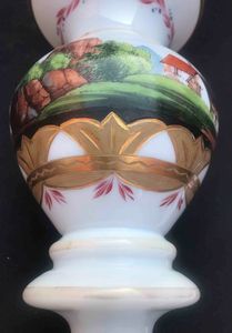 Vaso in vetro opalino dipinto, dorato e inciso. XIX secolo  - Asta Oltre 300 lotti ad offerta libera - Associazione Nazionale - Case d'Asta italiane