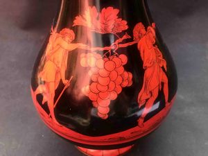 Bella brocca in porcellana dipinta e dorata. XIX secolo, Napoli (?)  - Asta Oltre 300 lotti ad offerta libera - Associazione Nazionale - Case d'Asta italiane