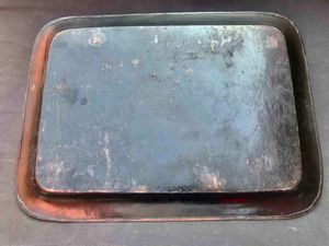 Guantiera in latta dipinta e dorata. XIX secolo  - Asta Oltre 300 lotti ad offerta libera - Associazione Nazionale - Case d'Asta italiane