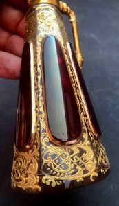 Due bottigliette in cristallo molato e dorato. Vienna o Boemia  - Asta Oltre 300 lotti ad offerta libera - Associazione Nazionale - Case d'Asta italiane