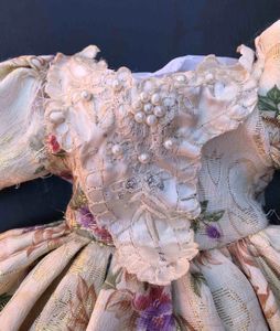 Vestitino ricamato e dipinto  - Asta Oltre 300 lotti ad offerta libera - Associazione Nazionale - Case d'Asta italiane