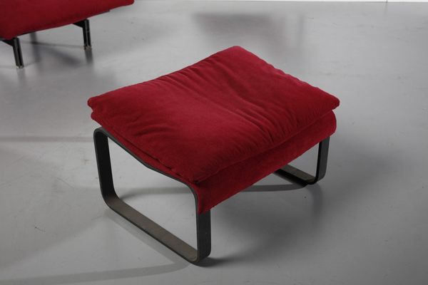 OFFREDI GIOVANNI (n. 1927) : Coppia di poltrone Wave con poggiapiedi per Saporiti  - Asta Asta 378 | DESIGN E ARTI DECORATIVE DEL NOVECENTO - DESIGN Online - Associazione Nazionale - Case d'Asta italiane