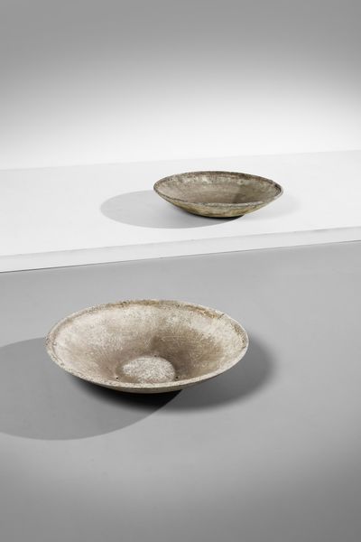 GUHL WILLY (n. 2004) : attribuito. Coppia di grandi ciotole da giardino  - Asta Asta 378 | DESIGN E ARTI DECORATIVE DEL NOVECENTO - DESIGN Online - Associazione Nazionale - Case d'Asta italiane