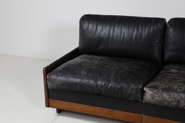 SCARPA TOBIA (n. 1935) : Divano produzione Cassina  - Asta Asta 378 | DESIGN E ARTI DECORATIVE DEL NOVECENTO - DESIGN Online - Associazione Nazionale - Case d'Asta italiane