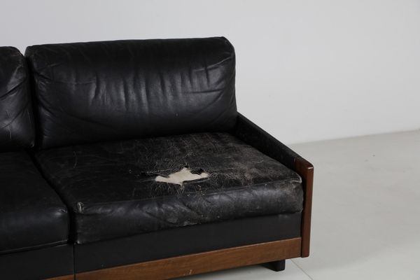 SCARPA TOBIA (n. 1935) : Divano produzione Cassina  - Asta Asta 378 | DESIGN E ARTI DECORATIVE DEL NOVECENTO - DESIGN Online - Associazione Nazionale - Case d'Asta italiane