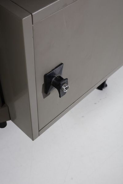 STUDIO BBPR (n. 1932) : Scrivania serie Spazio per Olivetti  - Asta Asta 378 | DESIGN E ARTI DECORATIVE DEL NOVECENTO - DESIGN Online - Associazione Nazionale - Case d'Asta italiane