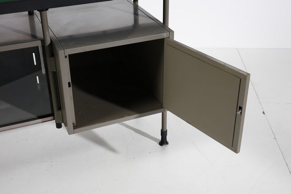 STUDIO BBPR (n. 1932) : Scrivania serie Spazio per Olivetti  - Asta Asta 378 | DESIGN E ARTI DECORATIVE DEL NOVECENTO - DESIGN Online - Associazione Nazionale - Case d'Asta italiane