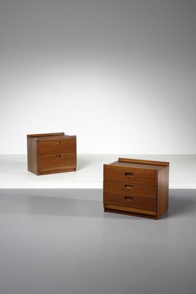 AGNOLI TITO (1931 - 2012) : Coppia di comodini Fiorenza per Molteni  - Asta Asta 378 | DESIGN E ARTI DECORATIVE DEL NOVECENTO - DESIGN Online - Associazione Nazionale - Case d'Asta italiane