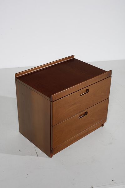 AGNOLI TITO (1931 - 2012) : Coppia di comodini Fiorenza per Molteni  - Asta Asta 378 | DESIGN E ARTI DECORATIVE DEL NOVECENTO - DESIGN Online - Associazione Nazionale - Case d'Asta italiane