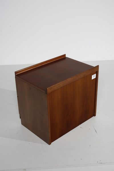 AGNOLI TITO (1931 - 2012) : Coppia di comodini Fiorenza per Molteni  - Asta Asta 378 | DESIGN E ARTI DECORATIVE DEL NOVECENTO - DESIGN Online - Associazione Nazionale - Case d'Asta italiane