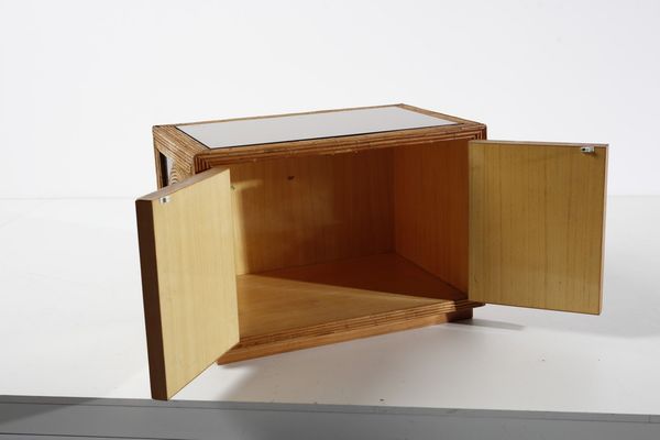 VIVAI DEL SUD : Piccola credenza  - Asta Asta 378 | DESIGN E ARTI DECORATIVE DEL NOVECENTO - DESIGN Online - Associazione Nazionale - Case d'Asta italiane