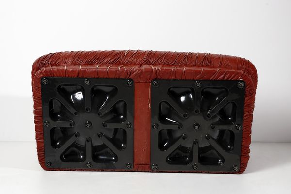 DE PAS , D'URBINO e LOMAZZI : Divano per Dall'Oca  - Asta Asta 378 | DESIGN E ARTI DECORATIVE DEL NOVECENTO - DESIGN Online - Associazione Nazionale - Case d'Asta italiane