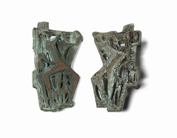 GIOVANNI FERRABINI : Coppia di importanti maniglie, Donna nella foresta e Cacciatore  - Asta Asta 378 | DESIGN E ARTI DECORATIVE DEL NOVECENTO - DESIGN Online - Associazione Nazionale - Case d'Asta italiane