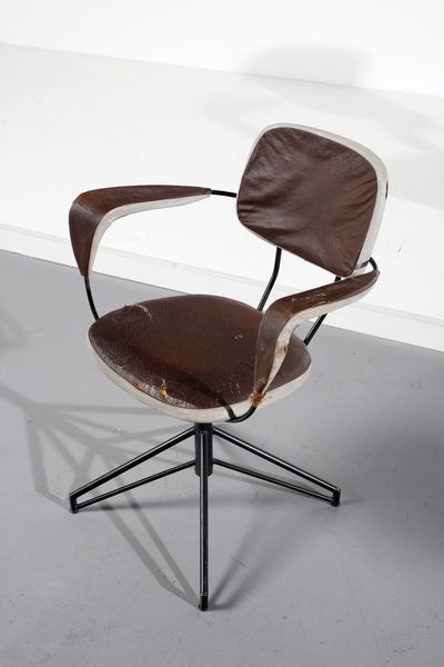 VELCA : Coppia di poltrone Cocorita  - Asta Asta 378 | DESIGN E ARTI DECORATIVE DEL NOVECENTO - DESIGN Online - Associazione Nazionale - Case d'Asta italiane