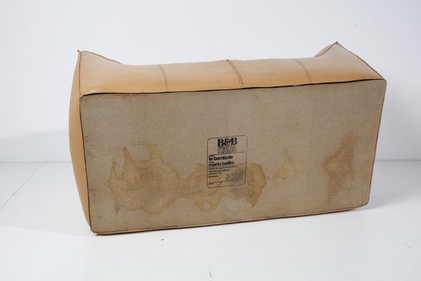 BELLINI MARIO (n. 1935) : Divano Le Bambole per B&B  - Asta Asta 378 | DESIGN E ARTI DECORATIVE DEL NOVECENTO - DESIGN Online - Associazione Nazionale - Case d'Asta italiane