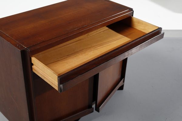 MANGIAROTTI ANGELO (1921 - 2012) : Tre credenze per Molteni  - Asta Asta 378 | DESIGN E ARTI DECORATIVE DEL NOVECENTO - DESIGN Online - Associazione Nazionale - Case d'Asta italiane