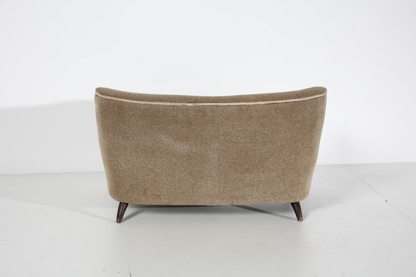 PONTI GIO (1891 - 1979) : nello stile di. Divano  - Asta Asta 378 | DESIGN E ARTI DECORATIVE DEL NOVECENTO - DESIGN Online - Associazione Nazionale - Case d'Asta italiane