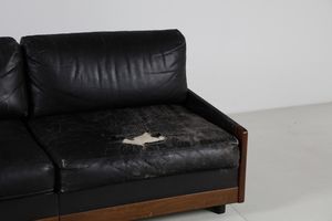 SCARPA TOBIA (n. 1935) : Divano produzione Cassina  - Asta Asta 378 | DESIGN E ARTI DECORATIVE DEL NOVECENTO - DESIGN Online - Associazione Nazionale - Case d'Asta italiane