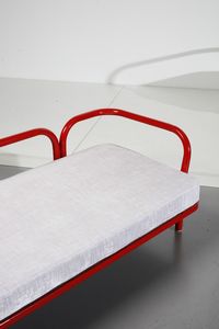 AULENTI GAE (1927 - 2012) : Coppia di divani Locus Solus per Poltronova  - Asta Asta 378 | DESIGN E ARTI DECORATIVE DEL NOVECENTO - DESIGN Online - Associazione Nazionale - Case d'Asta italiane