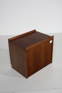AGNOLI TITO (1931 - 2012) : Coppia di comodini Fiorenza per Molteni  - Asta Asta 378 | DESIGN E ARTI DECORATIVE DEL NOVECENTO - DESIGN Online - Associazione Nazionale - Case d'Asta italiane