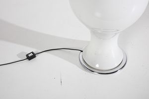 CELADA GIANNI (n. 1935) : Lampada da terra Mongolfiera per Fontana Arte  - Asta Asta 378 | DESIGN E ARTI DECORATIVE DEL NOVECENTO - DESIGN Online - Associazione Nazionale - Case d'Asta italiane